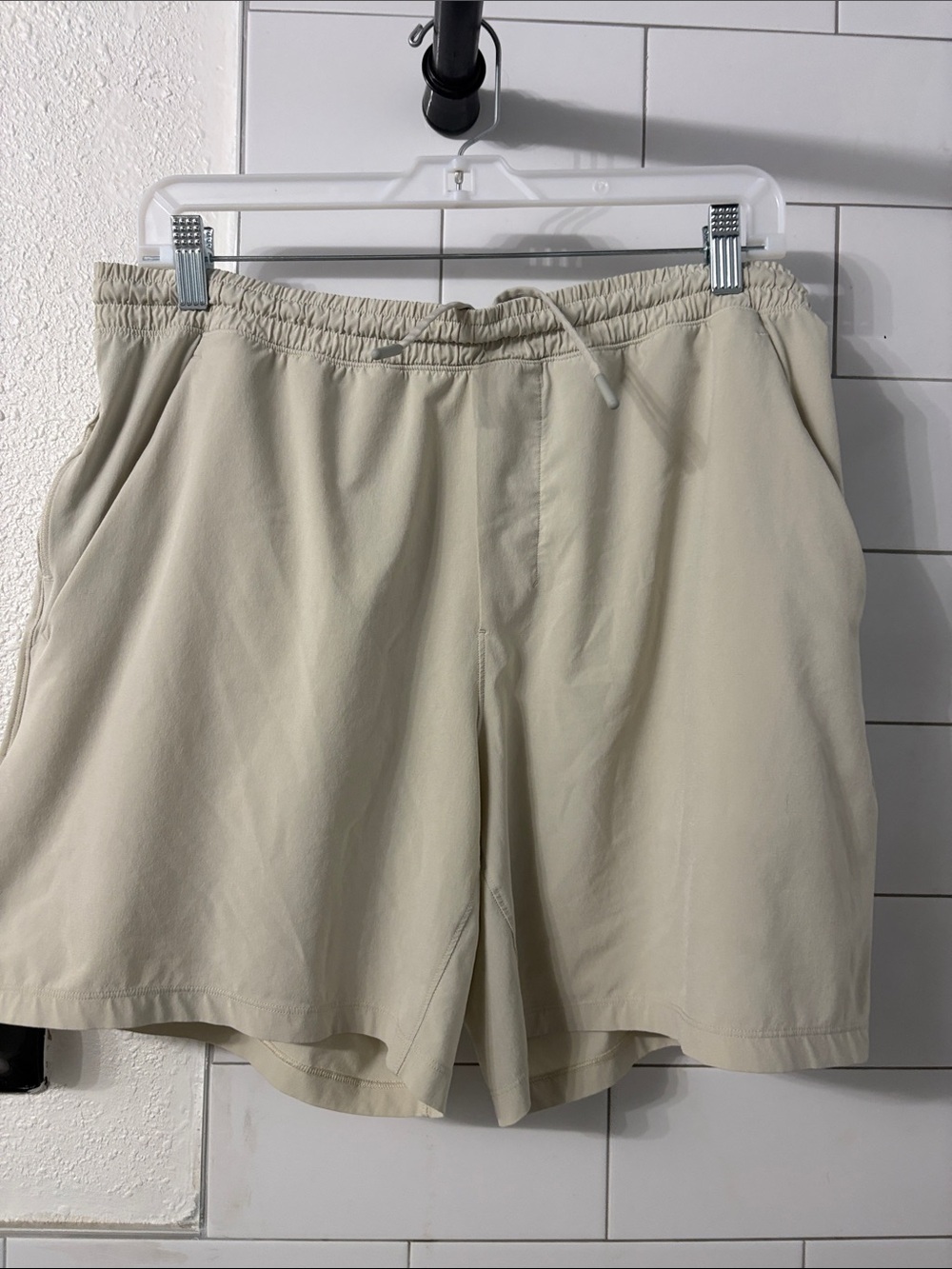 lululemon athletica Men's Beige Athletic Drawstring Shorts Size M/L
